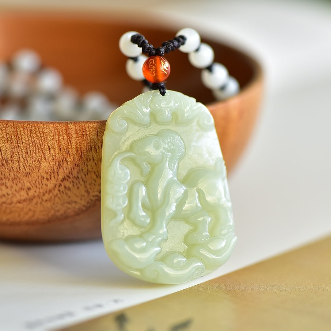 An Exquisite White Jade Sheep Pattern Pendant - 3