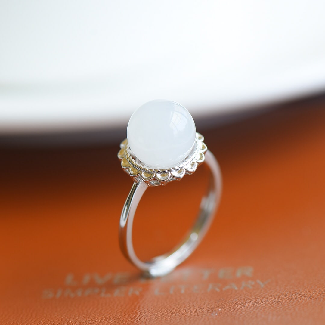 An Exquisite Sterling Silver Inlaid White Jade Ring: An Exquisite Sterling Silver Inlaid White Jade Ring, 纯银镶白玉戒指