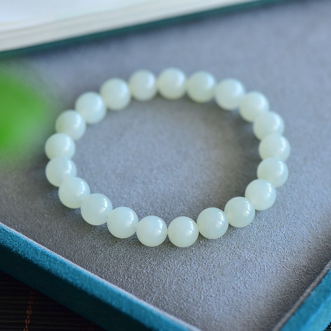 An Exquisite White Jade Bracelets - 2