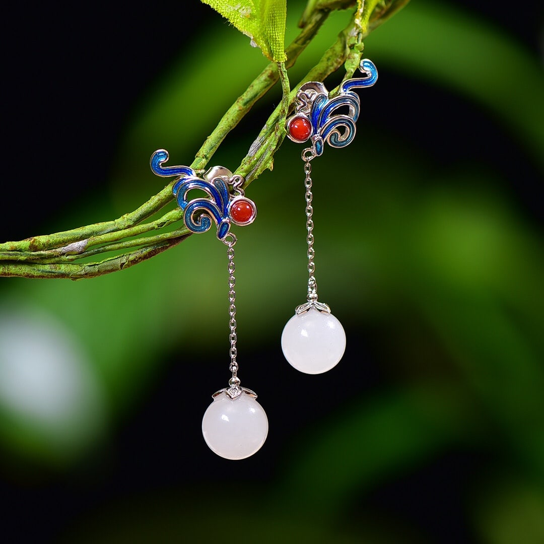 A Pair of Exquisite Sterling Silver Inlaid White Jade Enamel Earrings: A Pair of Exquisite Sterling Silver Inlaid White Jade Enamel Earrings,Size:10mmx10mm 一对纯银镶白玉珐琅耳环