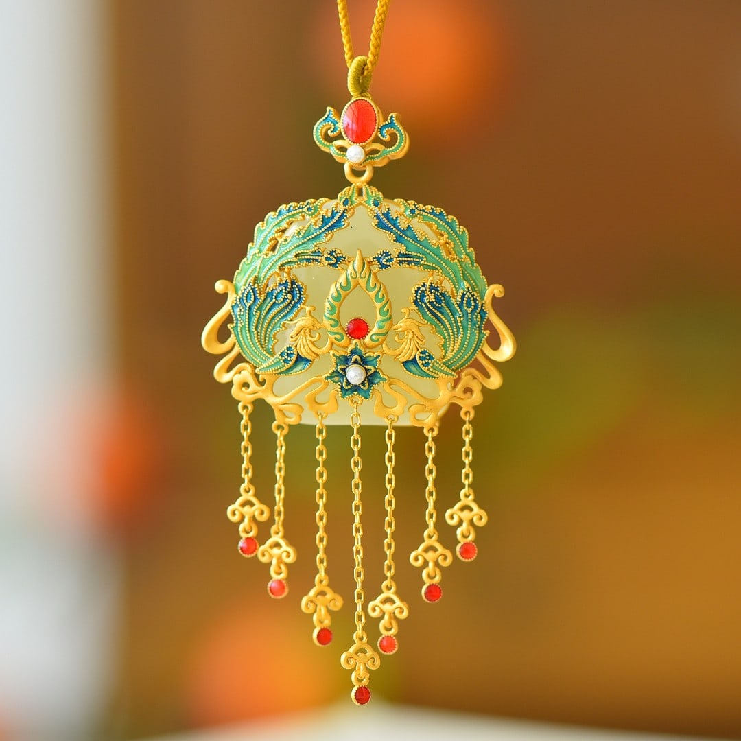 An Exquisite Sterling Silver-Gold Plated Inlaid White Jade Enamel Pendant: An Exquisite Sterling Silver-Gold Plated Inlaid White Jade Enamel Pendant 纯银镀金镶白玉珐琅吊坠