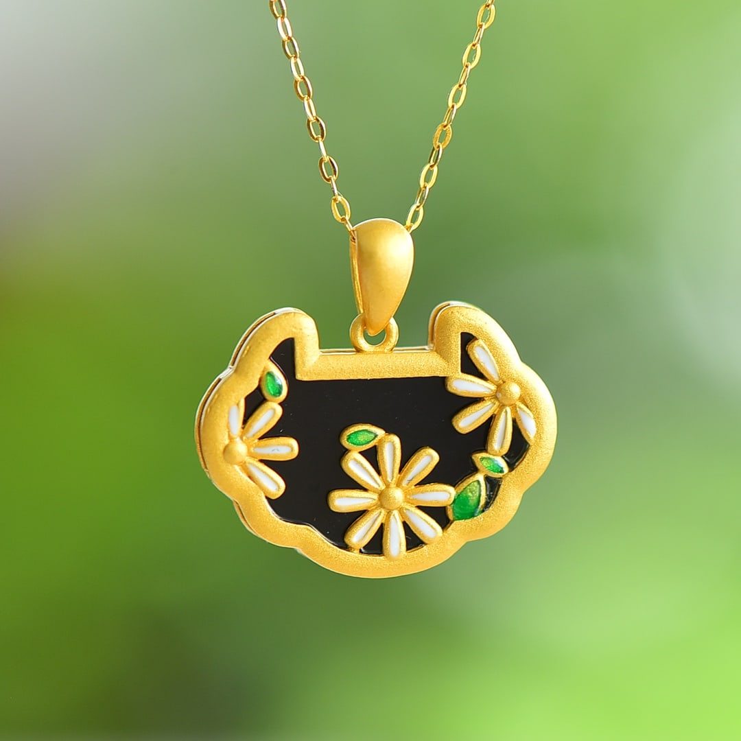 An Exquisite Sterling Silver-Gold Plated Inlaid Black Jade Enamel Pendant: An Exquisite Sterling Silver-Gold Plated Inlaid Black Jade Enamel Pendant, 纯银镀金镶墨玉珐琅吊坠
