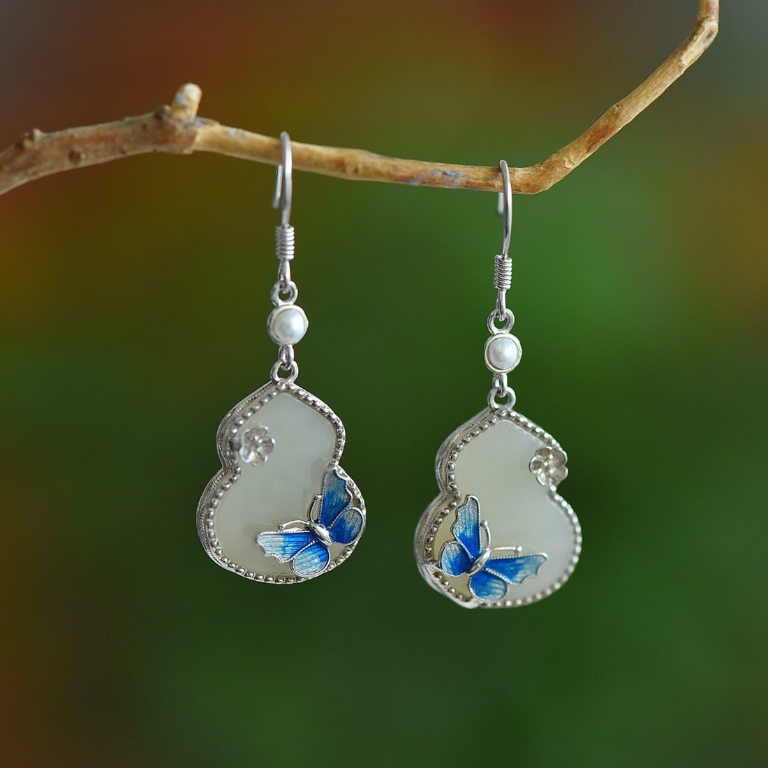 A Pair of Exquisite Sterling Silver Inlaid White Jade Gourd Earrings,Inlaid Pearls: A Pair of Exquisite Sterling Silver Inlaid White Jade Gourd Earrings,Inlaid Pearls,Size:13mmx17mm 