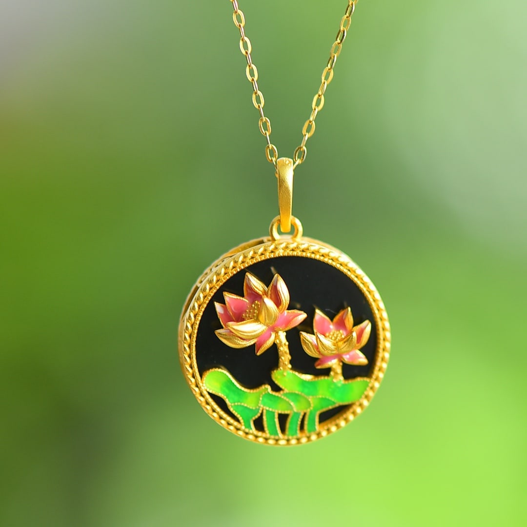 An Exquisite Sterling Silver-Gold Plated Inlaid Black Jade Enamel Pendant: An Exquisite Sterling Silver-Gold Plated Inlaid Black Jade Enamel Pendant, 纯银镀金镶墨玉珐琅吊坠