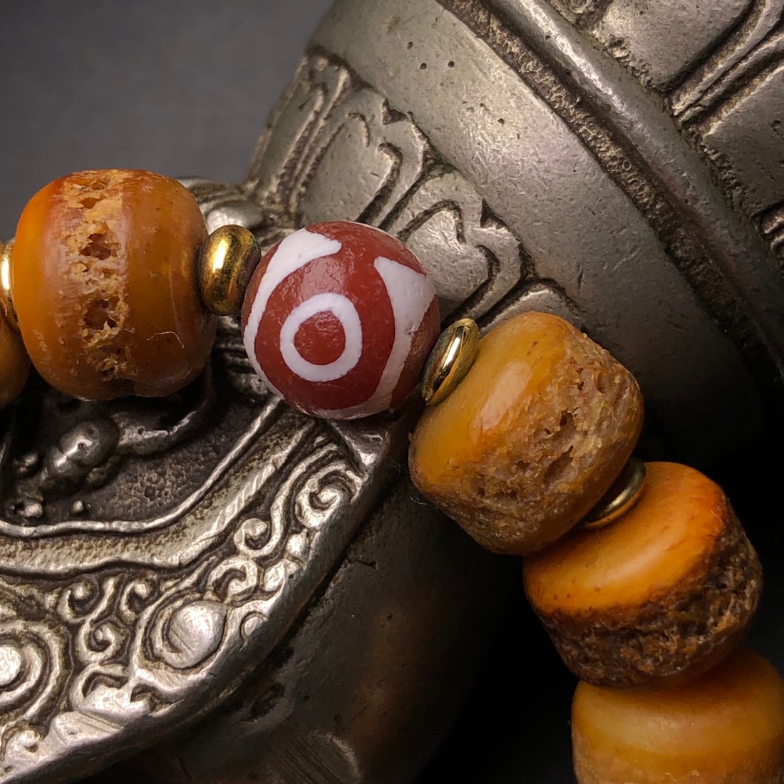 An Exquisite Dzi Bead Bracelets - 8