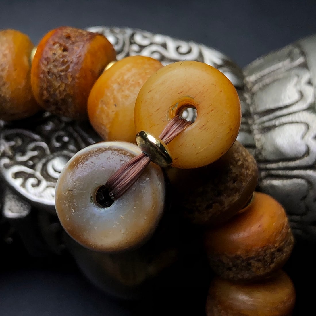 An Exquisite Dzi Bead Bracelets - 9