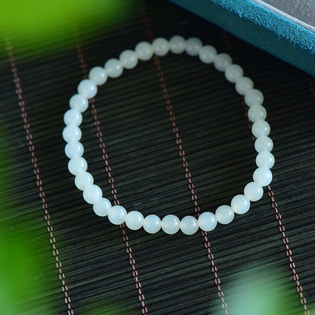 An Exquisite White Jade Bracelets - 4