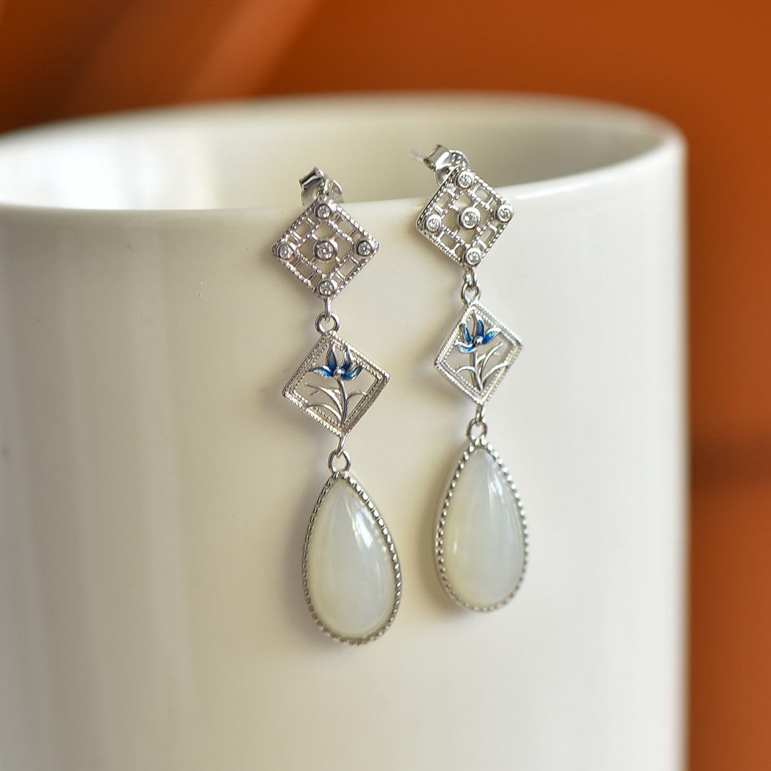 A Pair of Exquisite Sterling Silver Inlaid White Jade Earrings,Inlaid Diamonds: A Pair of Exquisite Sterling Silver Inlaid White Jade Earrings,Inlaid Diamonds,Size:8mmx16mm 一对纯银镶白玉耳环,嵌钻石