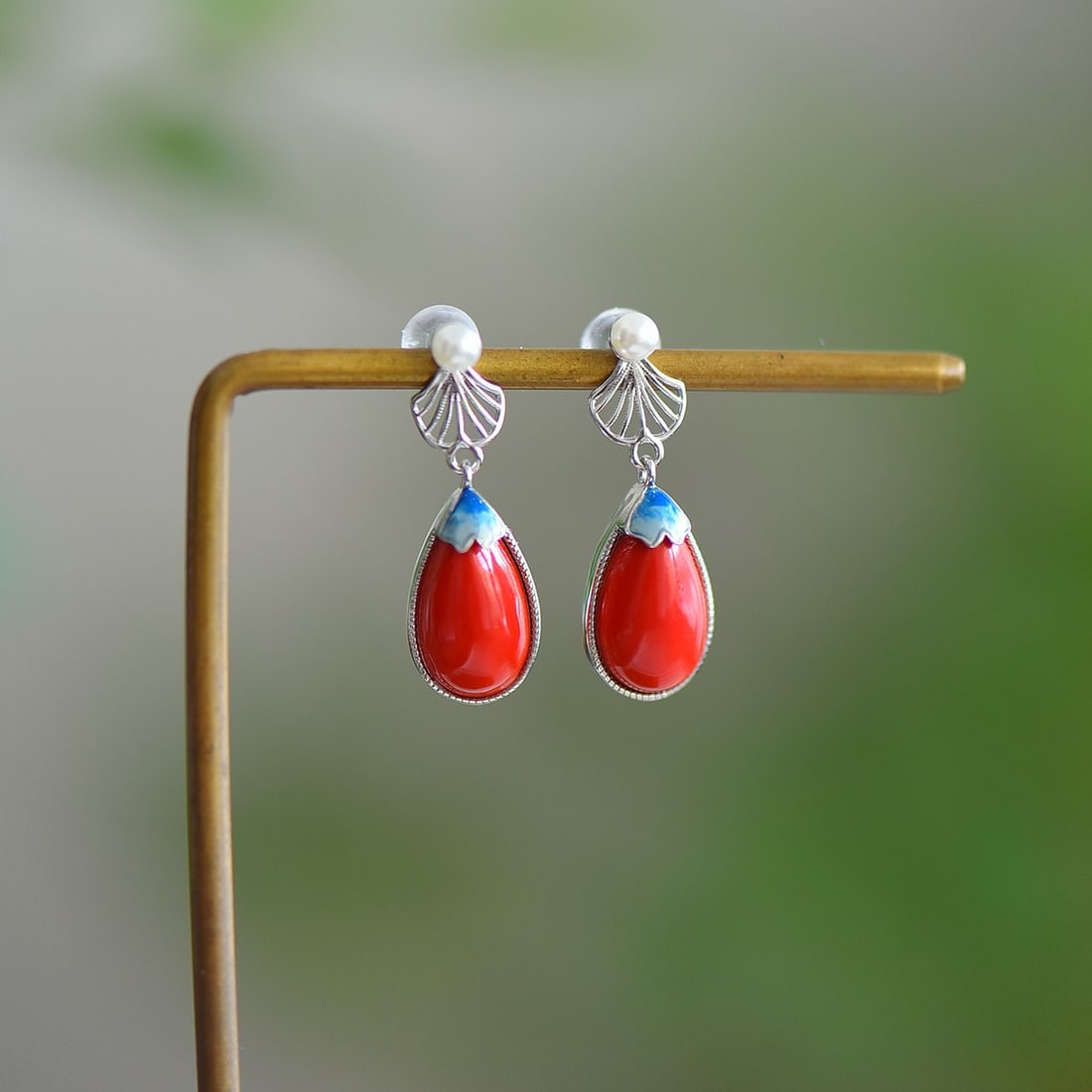 A Pair of Exquisite Sterling Silver Inlaid Cinnabar Earrings,Inlaid Pearls: A Pair of Exquisite Sterling Silver Inlaid Cinnabar Earrings,Inlaid Pearls,Size:8mmx14mm 寓意:三生有幸,杏林春暖 