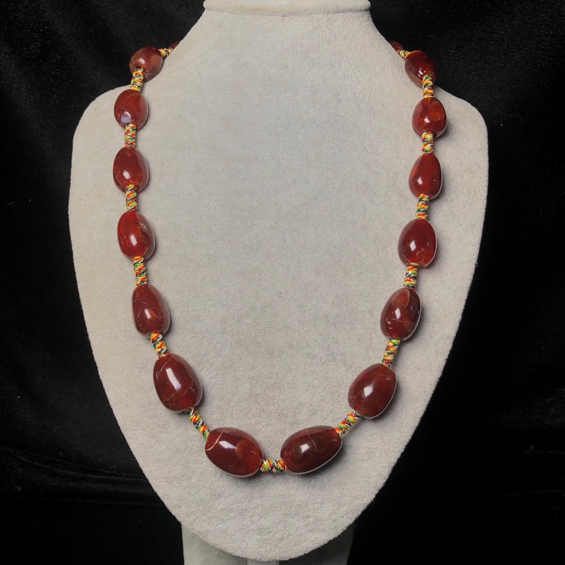 An Exquisite Agate Necklace - 9