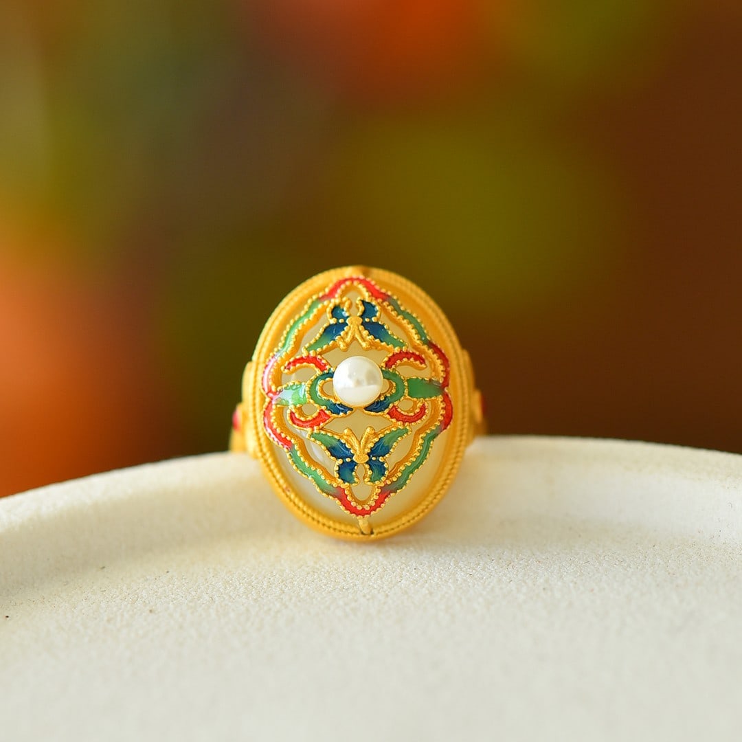 An Exquisite Sterling Silver-Gold Plated Inlaid White Jade Ring,Inlaid Pearls: An Exquisite Sterling Silver-Gold Plated Inlaid White Jade Ring,Inlaid Pearls 纯银镀金镶白玉戒指,嵌珍珠