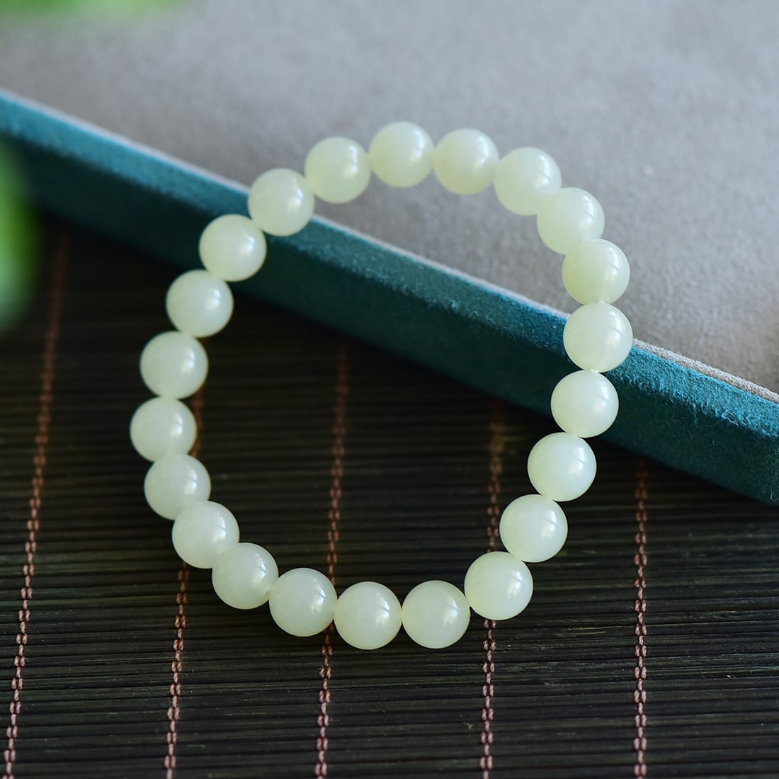 An Exquisite White Jade Bracelets - 2