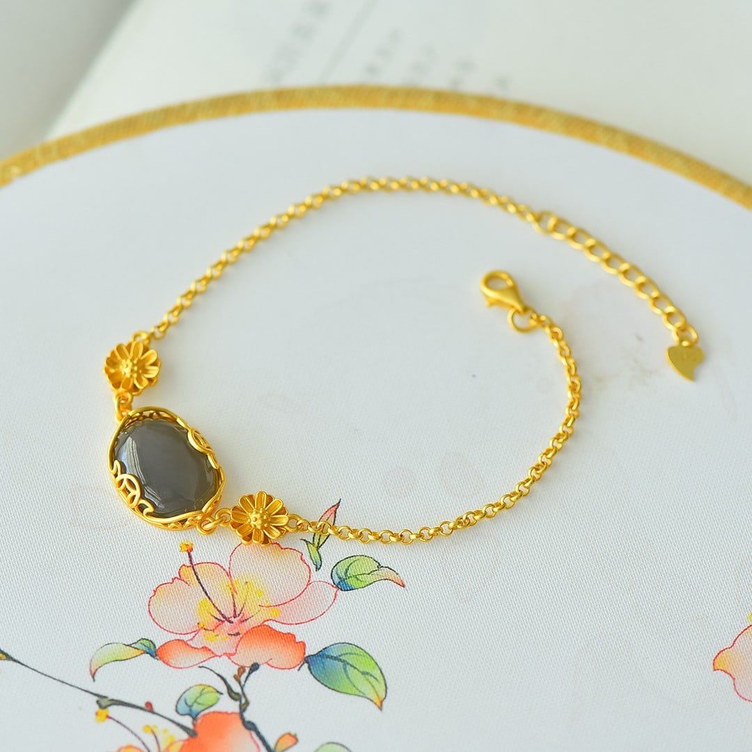 An Exquisite Sterling Silver-Gold Plated Inlaid White Jade Bracelet: An Exquisite Sterling Silver-Gold Plated Inlaid White Jade Bracelet,Size:12mmx16mm 纯银镀金镶白玉手链