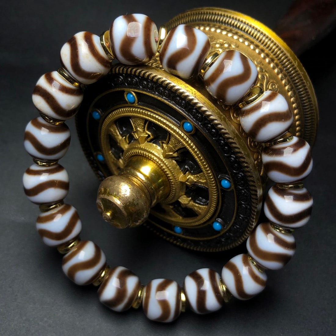 An Exquisite Dzi Bead Bracelets - 4