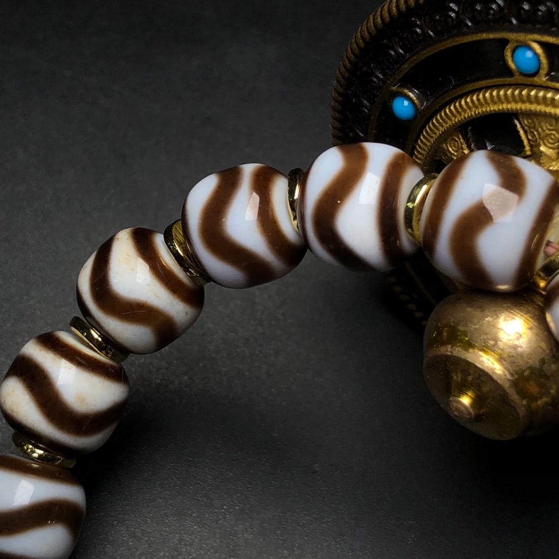 An Exquisite Dzi Bead Bracelets - 7