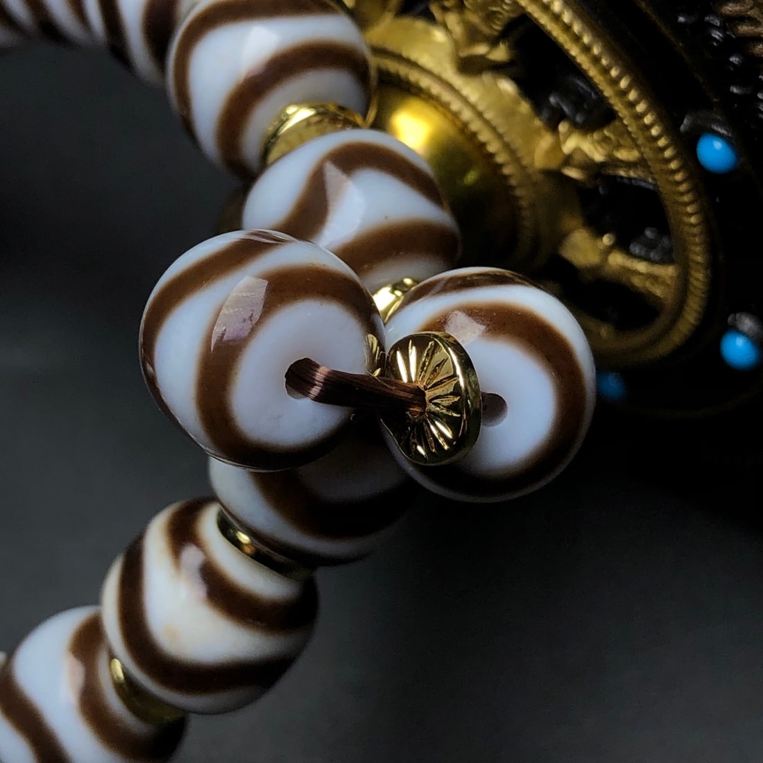 An Exquisite Dzi Bead Bracelets - 9