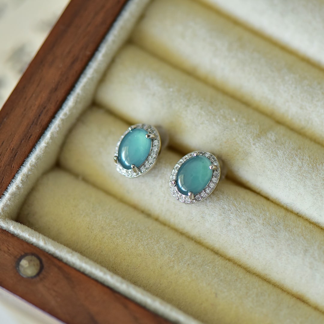 A Pair of Exquisite Sterling Silver Inlaid Jadeite Earrings,Inlaid Diamond: A Pair of Exquisite Sterling Silver Inlaid Jadeite Earrings,Inlaid Diamond,Size:6mmx8mm 一对纯银镶翡翠耳钉,嵌钻石