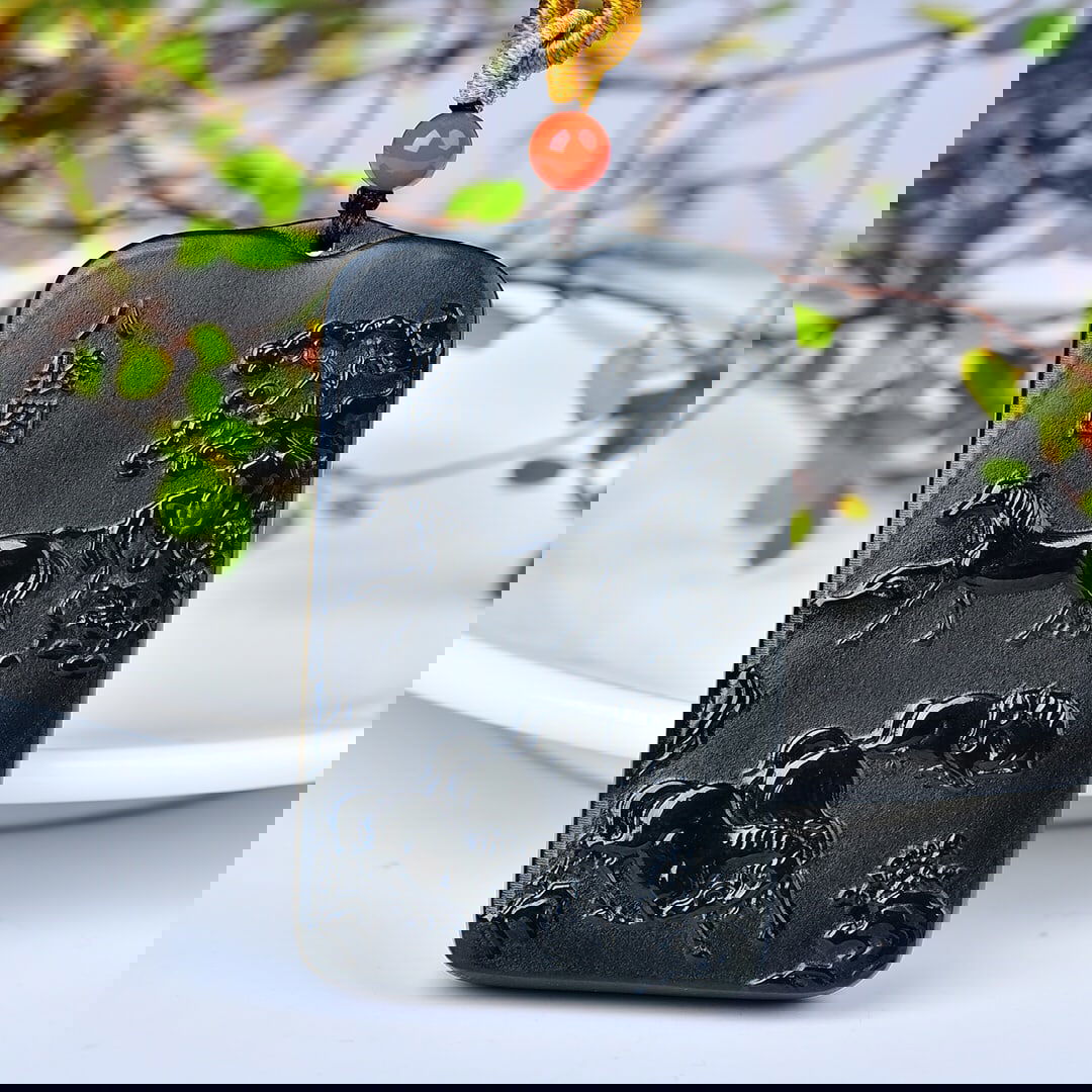 An Exquisite Sapphire Horse Pattern Pendant: An Exquisite Sapphire Horse Pattern Pendant,Size:61mmx38mmx9mm 青玉马纹吊坠