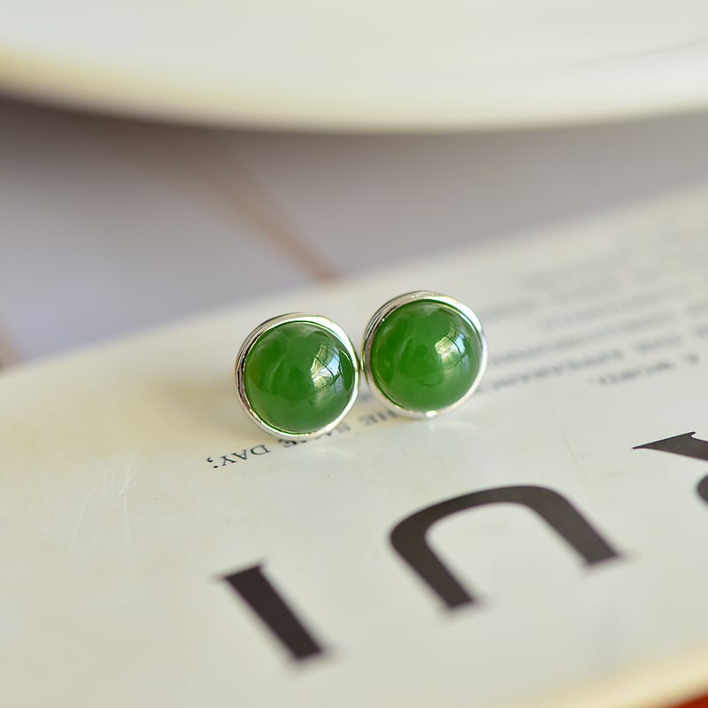 A Pair of Exquisite Sterling Silver Inlaid Jasper Earrings: A Pair of Exquisite Sterling Silver Inlaid Jasper Earring,Size:8mmx8mm 一对纯银镶碧玉耳钉