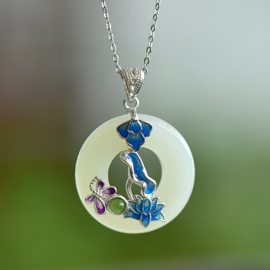 An Exquisite Sterling Silver Inlaid White Jade Pendant: An Exquisite Sterling Silver Inlaid White Jade Pendant,Size:25mmx25mm 纯银镶白玉吊坠