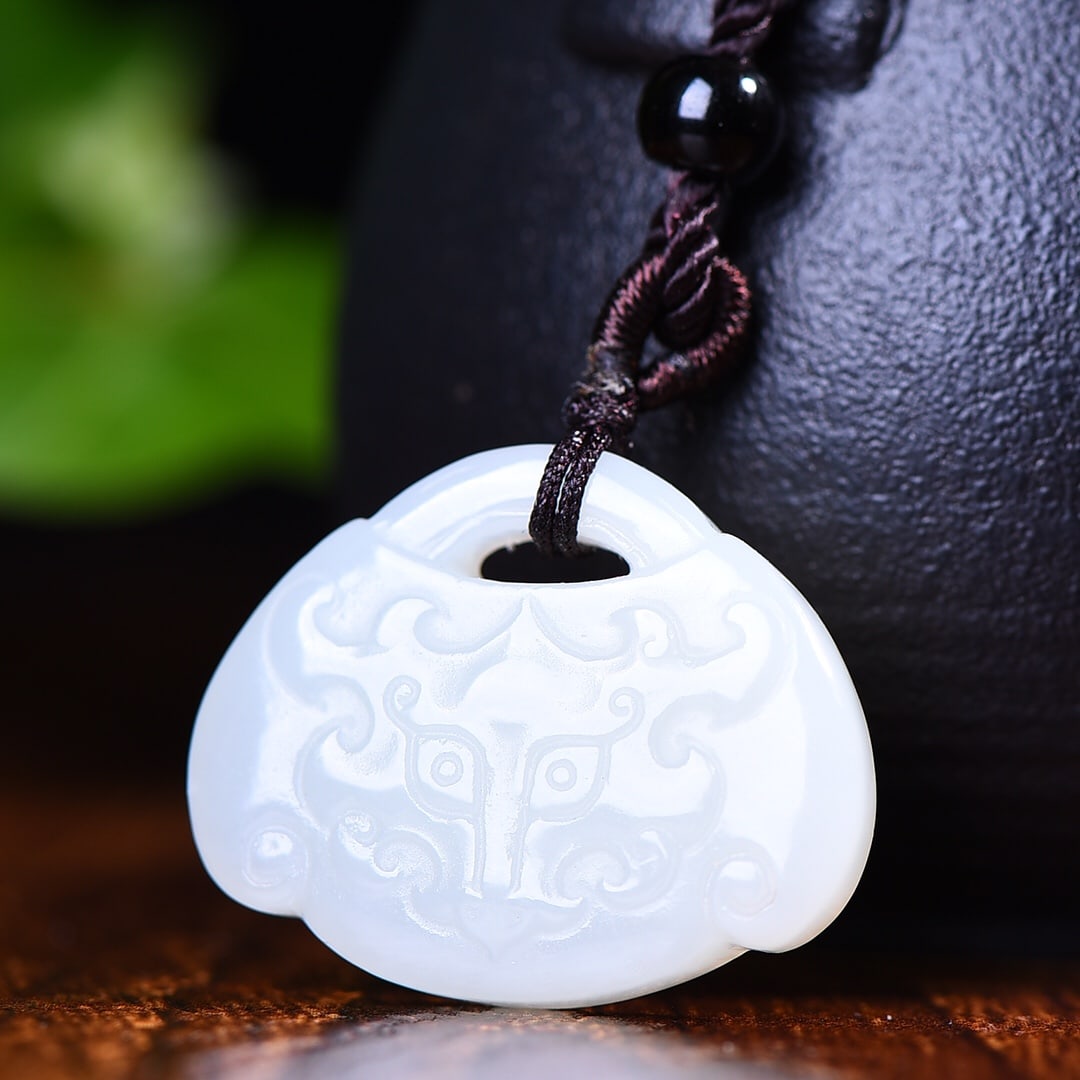 An Exquisite White Jade Beast-Face Pattern Pendant - 2