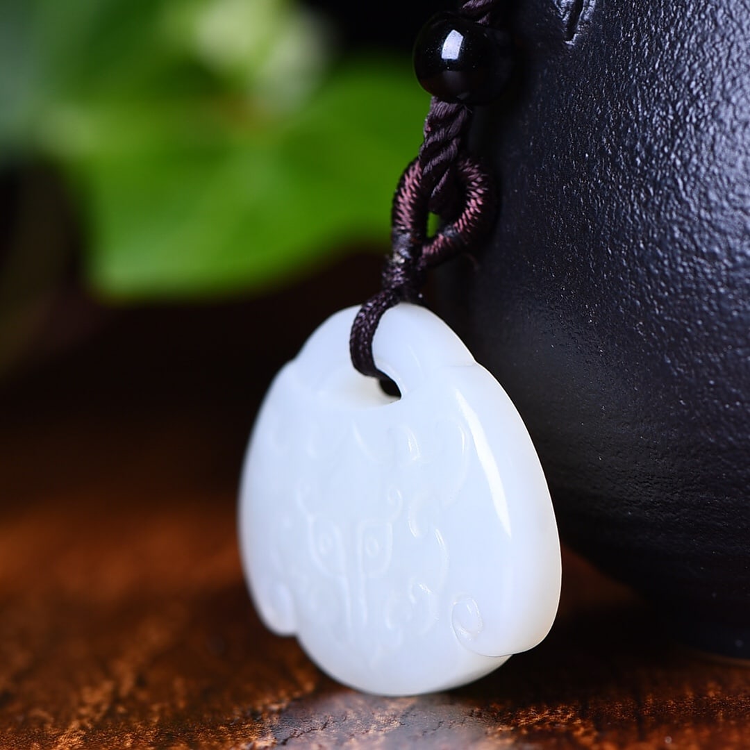 An Exquisite White Jade Beast-Face Pattern Pendant - 3