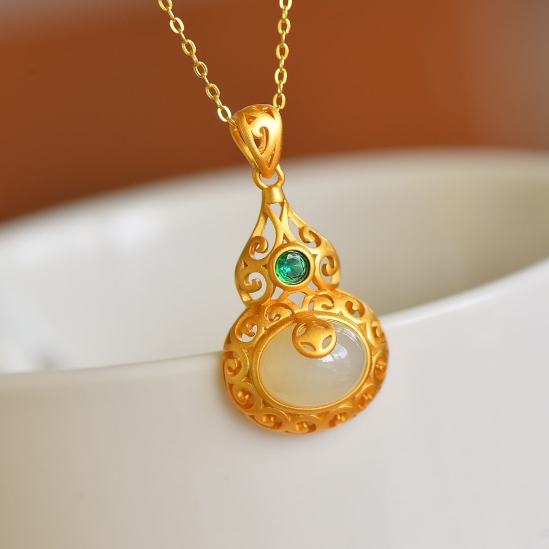 An Exquisite Sterling Silver-Gold Plated Inlaid White Jade Gourd-Shaped Pendant: Sterling Silver-Gold Plated Inlaid White Jade Gourd-Shaped Pendant , Size :8mmx10mm 