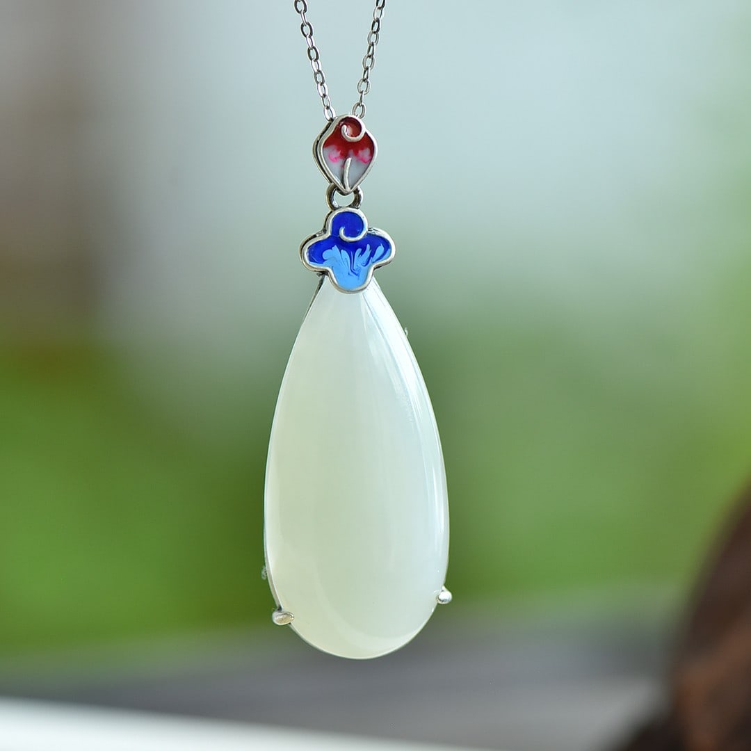 An Exquisite Sterling Silver Inlaid White Jade Enamel Pendant: An Exquisite Sterling Silver Inlaid White Jade Enamel Pendant,Size:17mmx38mm 纯银镶白玉珐琅吊坠