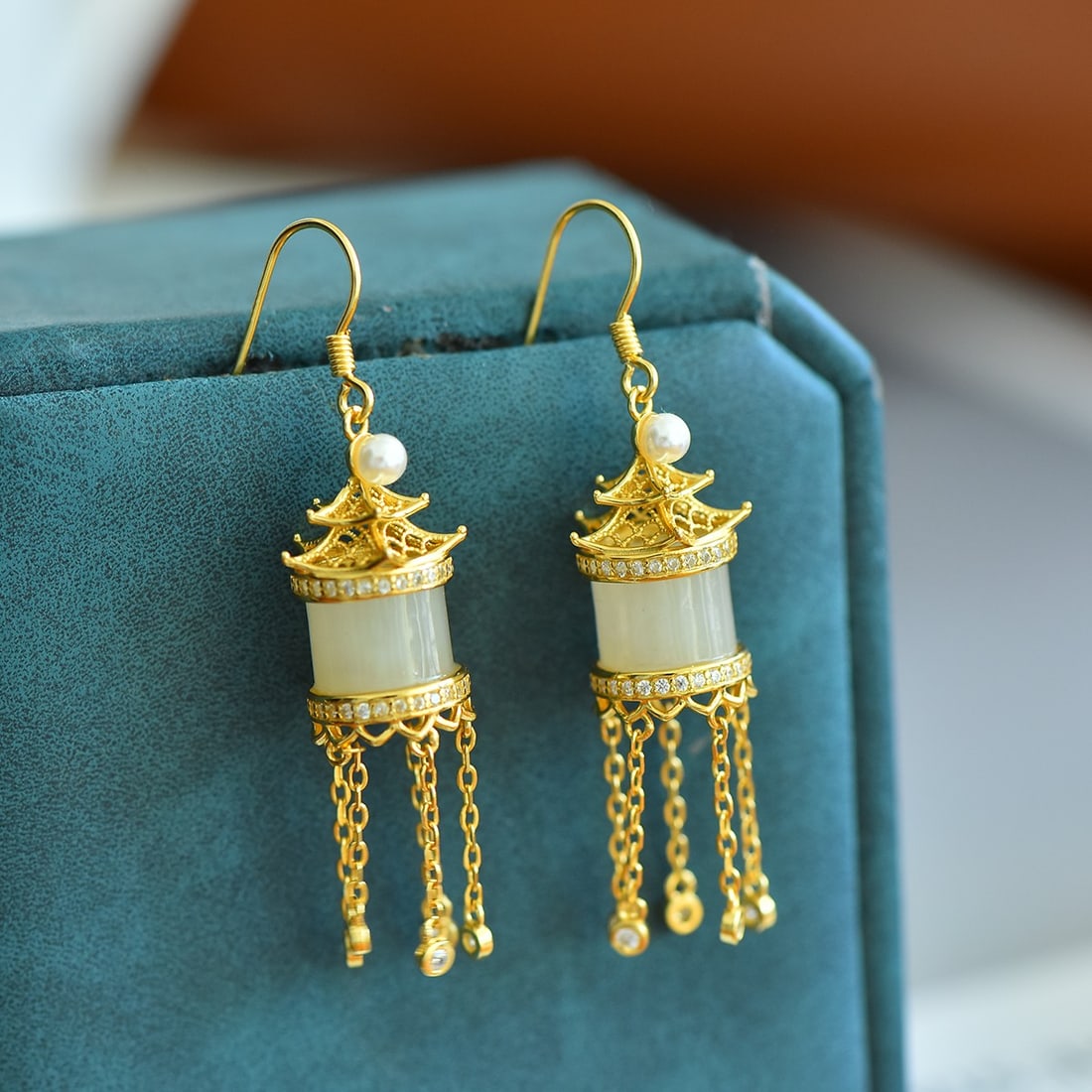 A Pair of Exquisite Sterling Silver-Gold Plated Inlaid White Jade Earrings: A Pair of Exquisite Sterling Silver-Gold Plated Inlaid White Jade Earrings,Size:7mmx9mm 一对纯银镀金镶白玉耳环