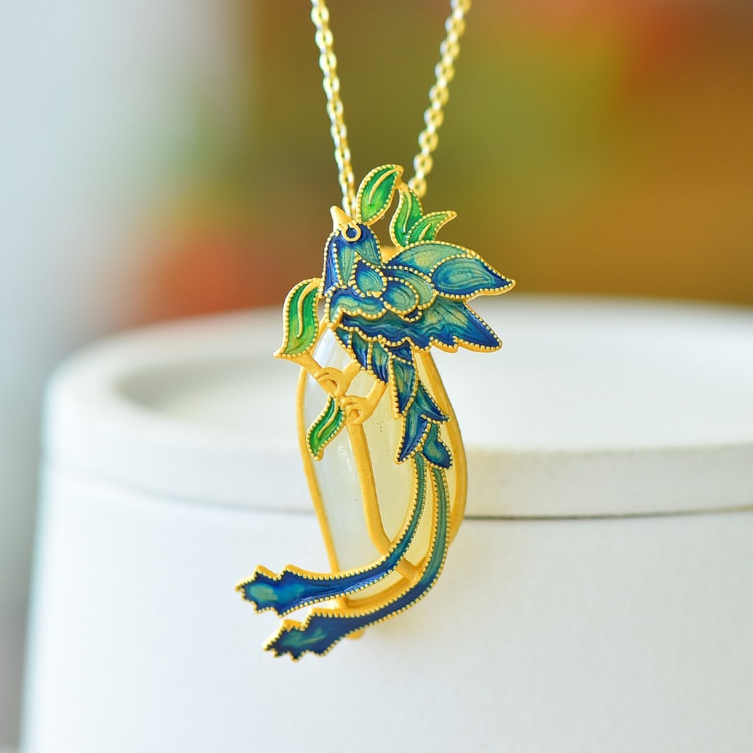 An Exquisite Sterling Silver-Gold Plated Inlaid White Jade Brooch: An Exquisite Sterling Silver-Gold Plated Inlaid White Jade Brooch,Size:13mmx28mm 纯银镀金镶白玉胸针