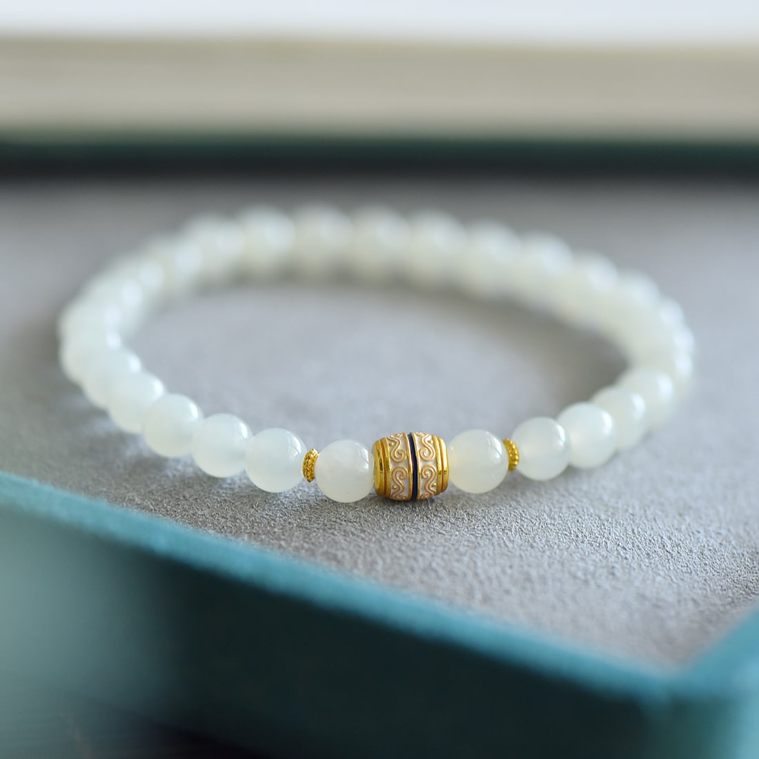 An Exquisite White Jade Bracelets: An Exquisite White Jade Bracelets,Size:6mm 