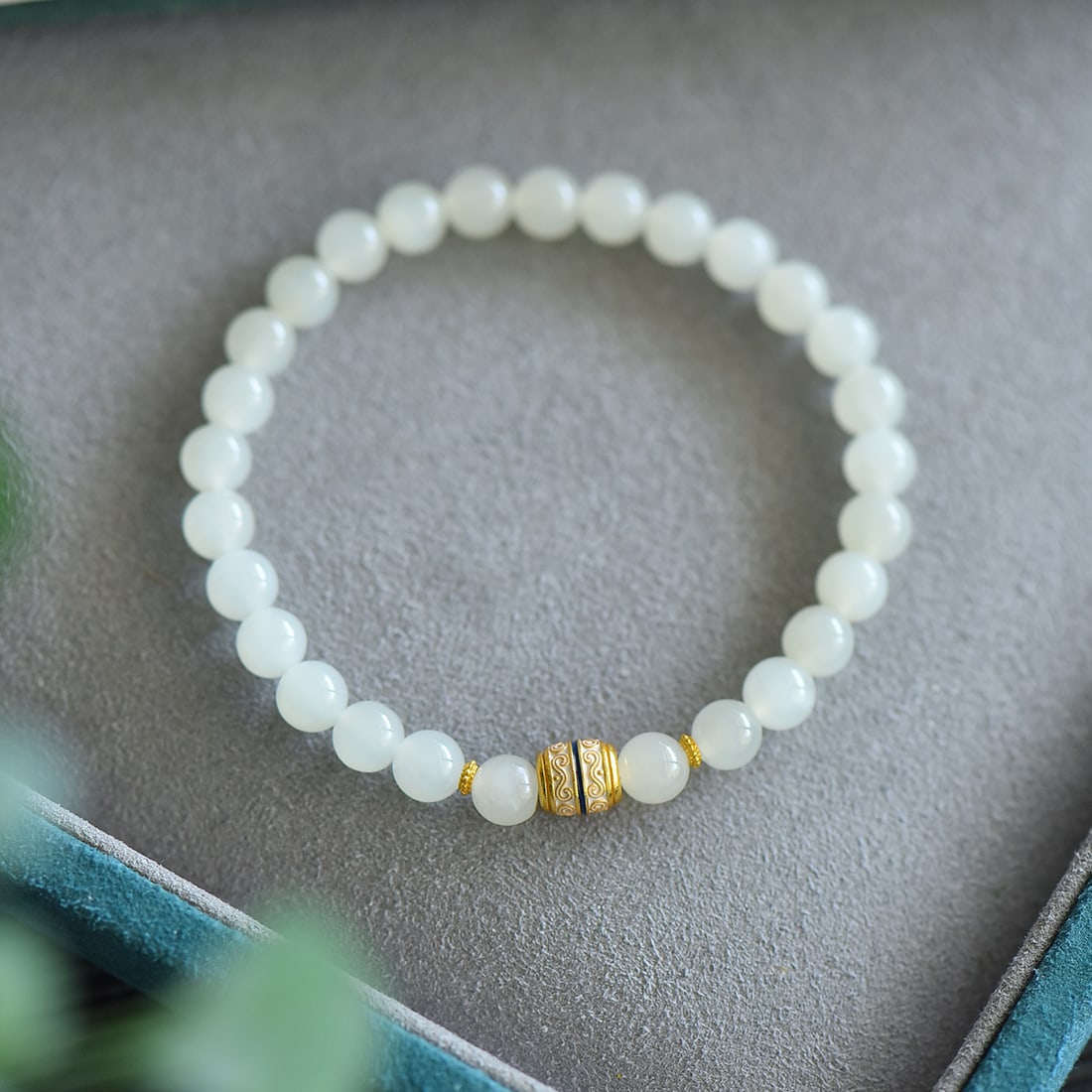 An Exquisite White Jade Bracelets - 2