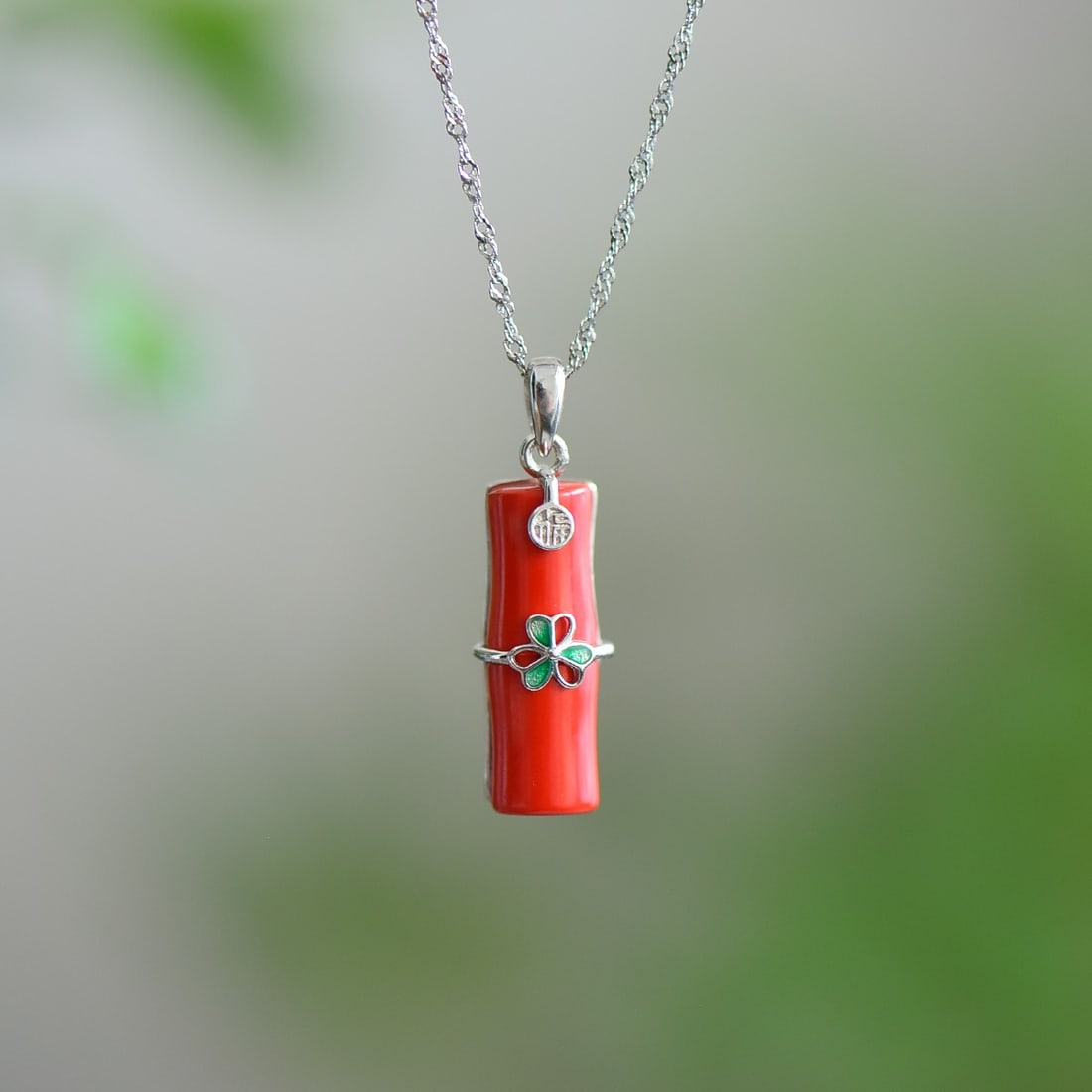 An Exquisite Sterling Silver Inlaid Cinnabar Pendant: An Exquisite Sterling Silver Inlaid Cinnabar Pendant,Size:8mmx23mm 寓意:节节高升 纯银镶朱砂吊坠