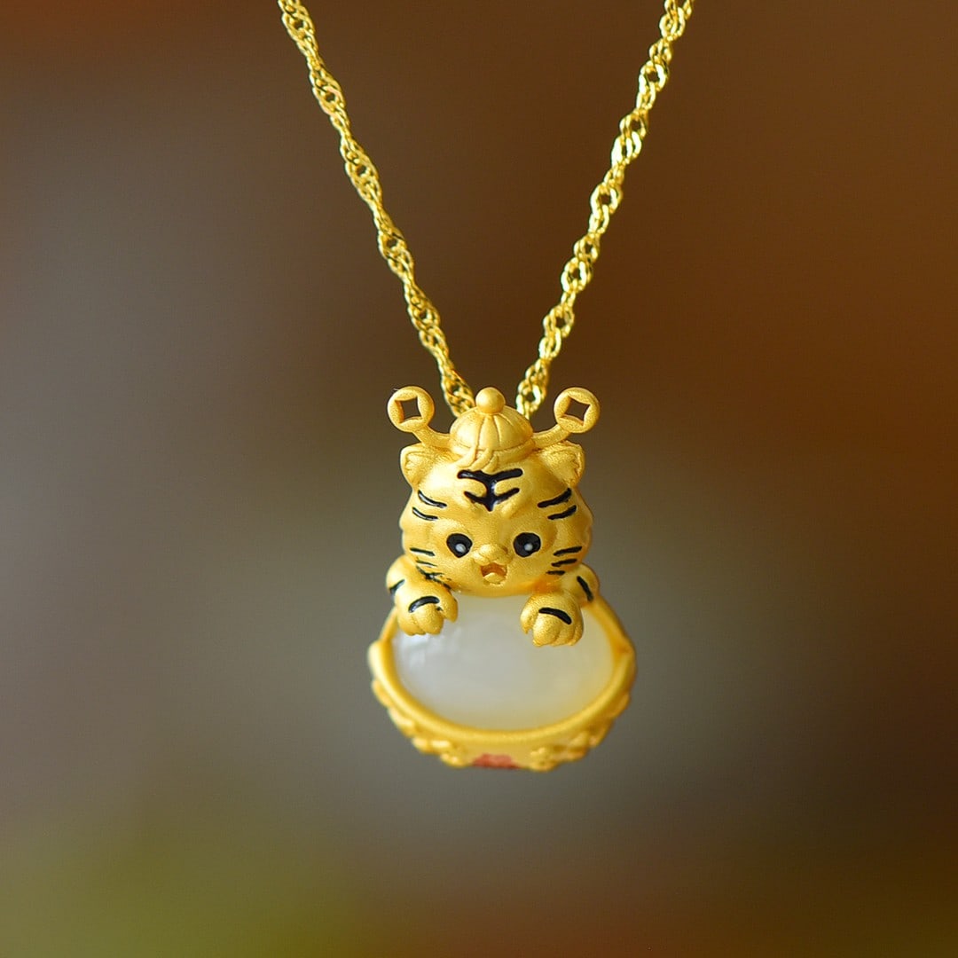 An Exquisite Sterling Silver-Gold Plated Inlaid White Jade Pendant: An Exquisite Sterling Silver-Gold Plated Inlaid White Jade Pendant,Size:10mmx12mm 纯银镀金镶白玉吊坠