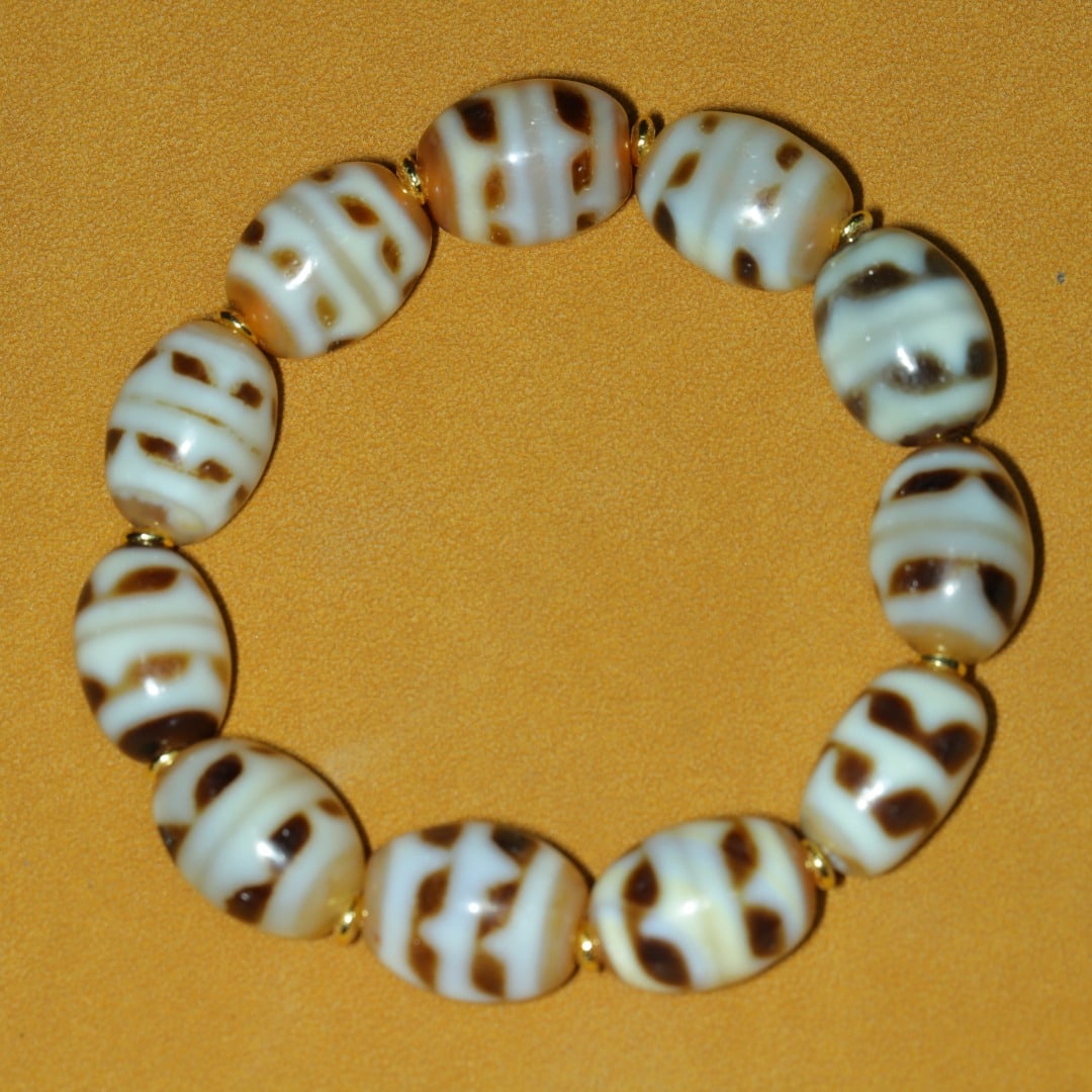An Exquisite Dzi Bead Bracelets - 2