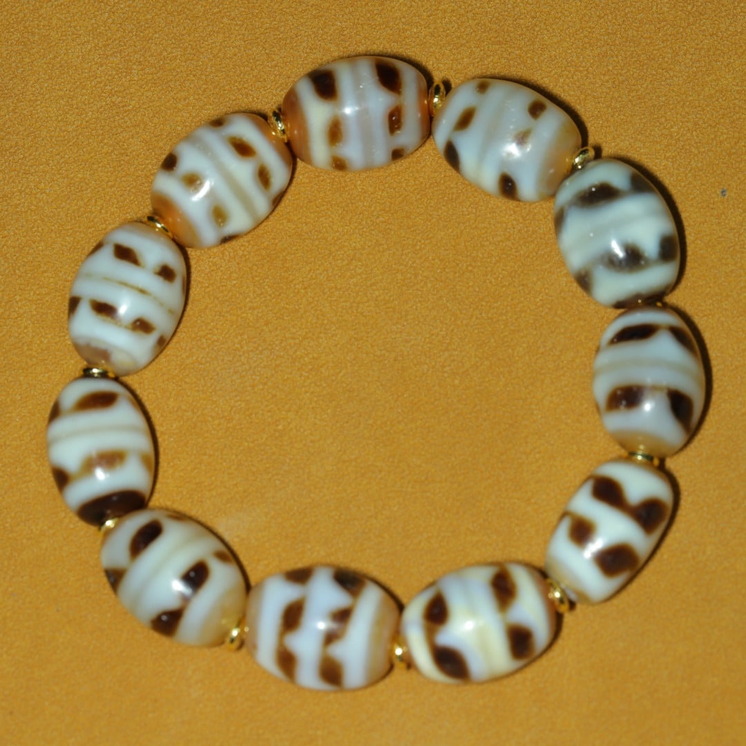 An Exquisite Dzi Bead Bracelets - 4