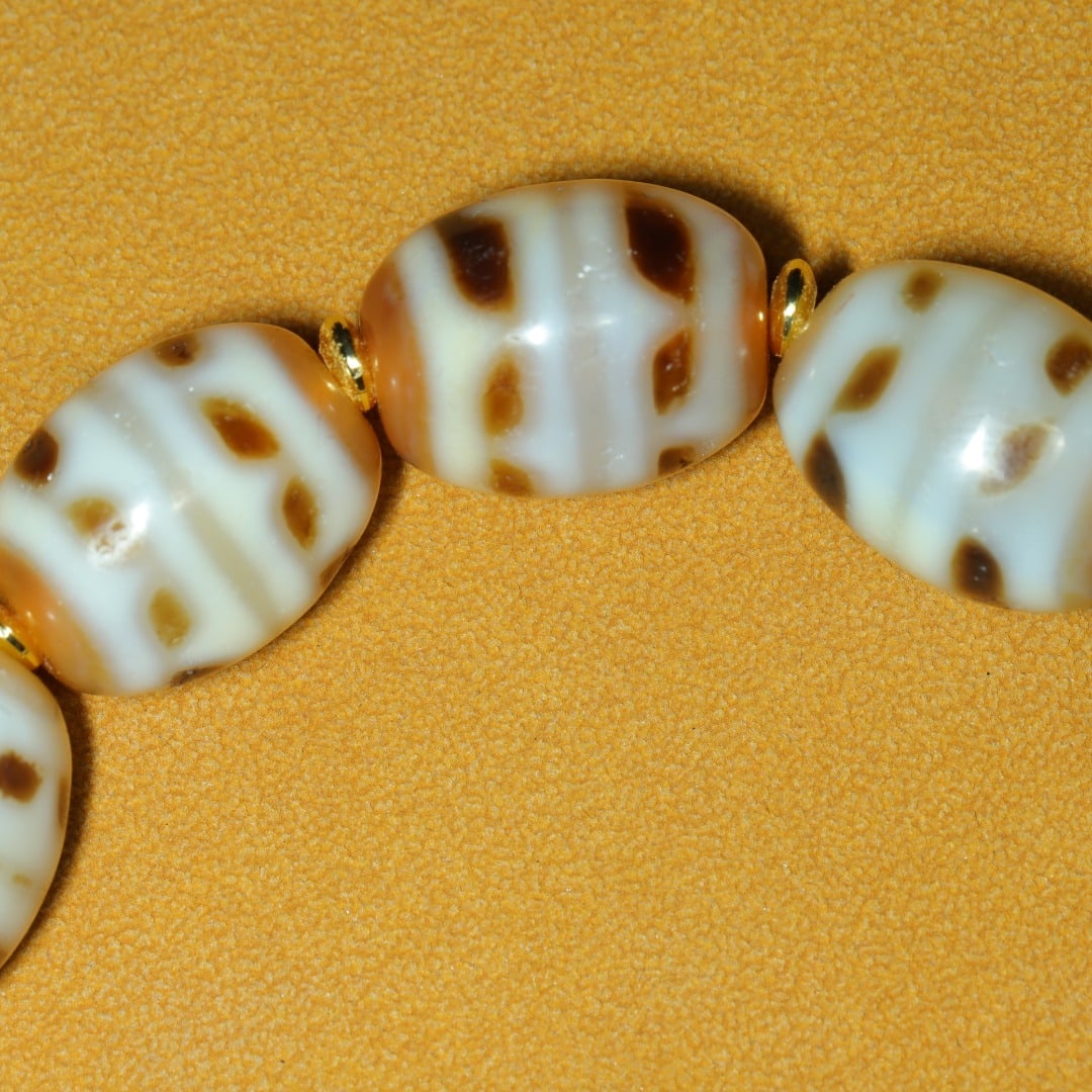 An Exquisite Dzi Bead Bracelets - 5