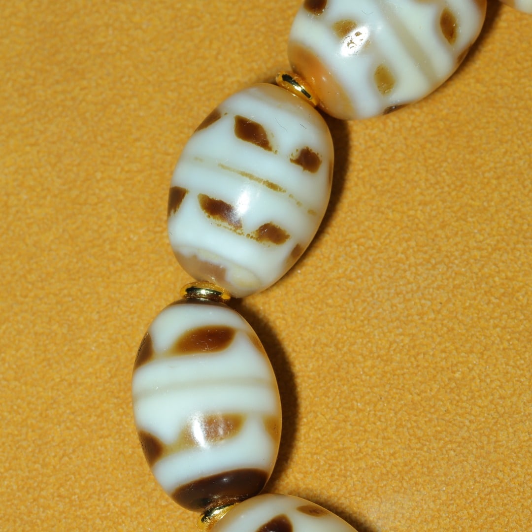 An Exquisite Dzi Bead Bracelets - 7