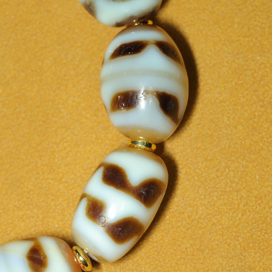 An Exquisite Dzi Bead Bracelets - 8