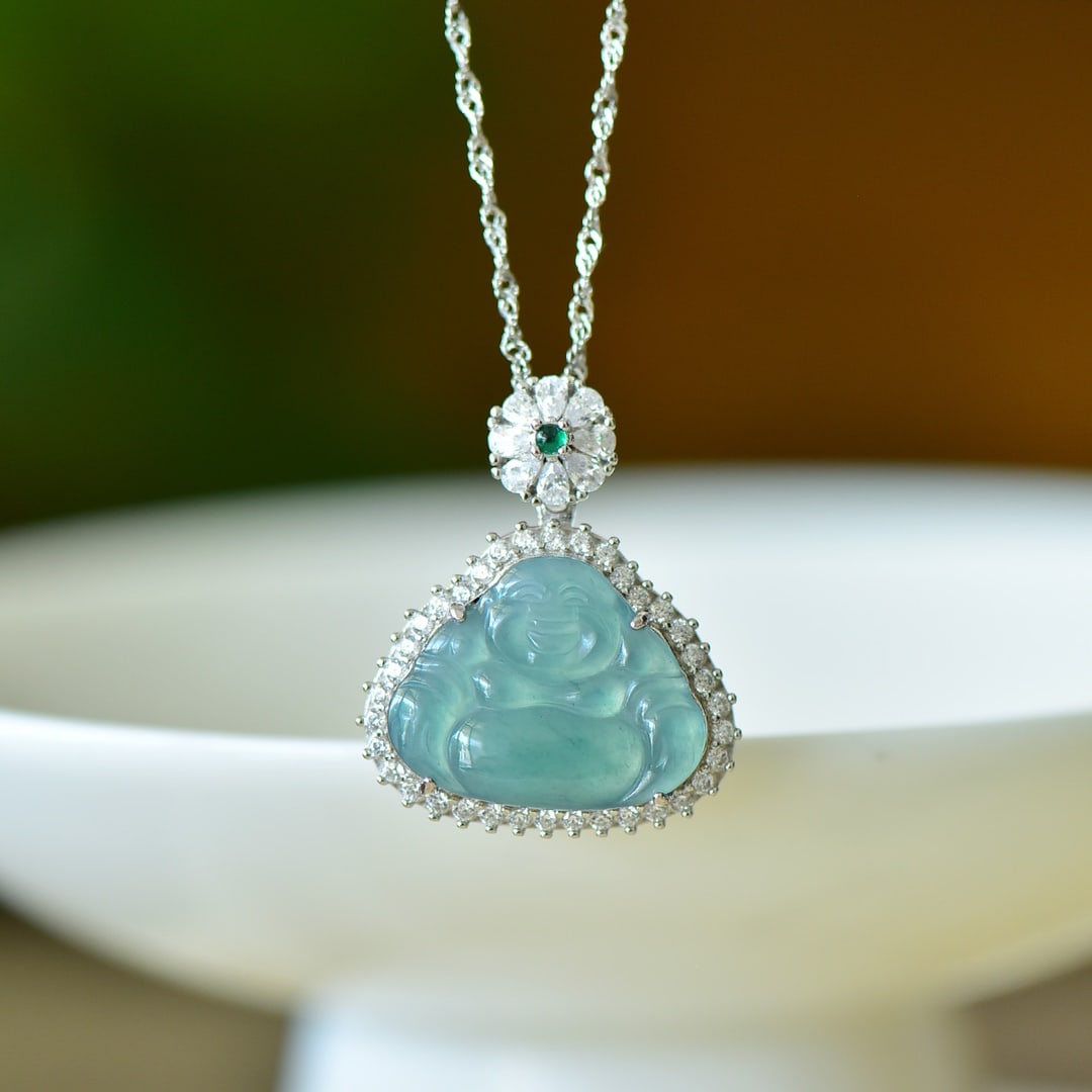 An Exquisite Sterling Silver-Gold Plated Inlaid Jadeite Pendant,Inlaid Diamond: An Exquisite Sterling Silver-Gold Plated Inlaid Jadeite Pendant,Inlaid Diamond,Size:16mmx20mm 纯银镀金镶翡翠吊坠,嵌钻石