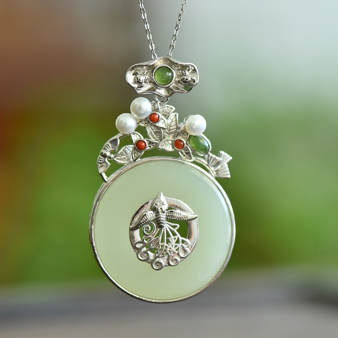An Exquisite Sterling Silver Inlaid White Jade Enamel Pendant,Inlaid Pearls: An Exquisite Sterling Silver Inlaid White Jade Enamel Pendant,Inlaid Pearls 纯银镶白玉珐琅吊坠，嵌珍珠