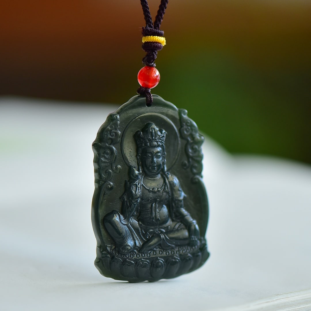 An Exquisite Sapphire Avalokitesvara Pattern Bracelets: An Exquisite Sapphire Avalokitesvara Pattern Bracelets,Size:35mmx52mm 青玉观音像纹手串