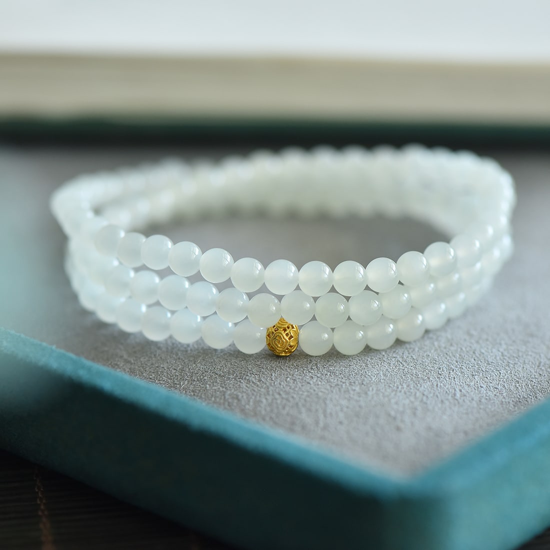 An Exquisite White Jade Bracelets - 2
