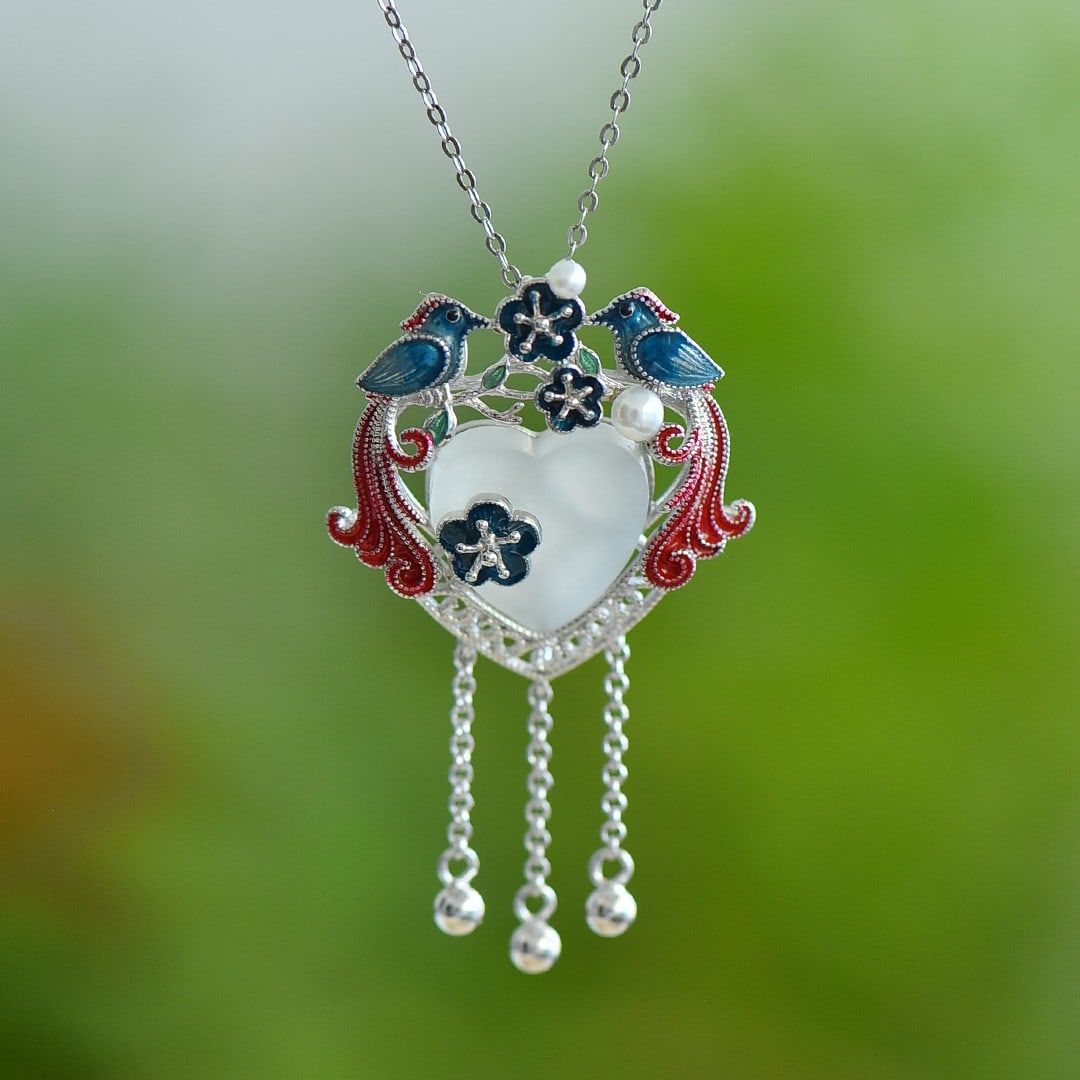 An Exquisite Sterling Silver Inlaid White Jade Pendant,Inlaid Pearls: An Exquisite Sterling Silver Inlaid White Jade Pendant,Inlaid Pearls,Size:14mmx14mm 纯银镶白玉吊坠，嵌珍珠