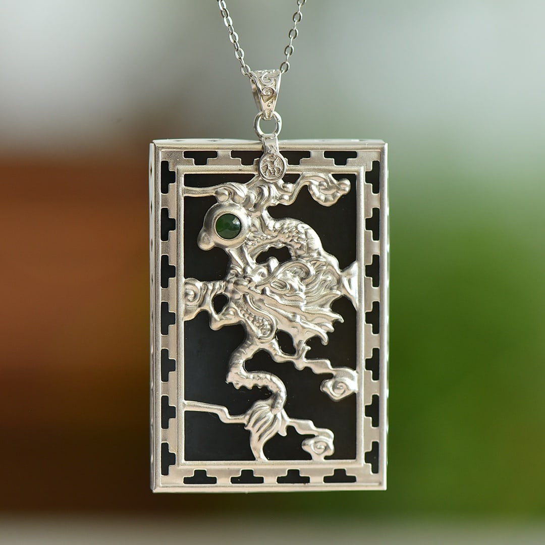 An Exquisite Sterling Silver Inlaid Black Jade Pendant: An Exquisite Sterling Silver Inlaid Black Jade Pendant, 纯银镶墨玉吊坠