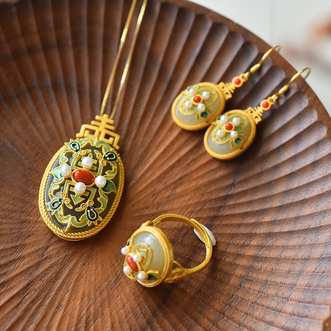 A Set of Fine Sterling Silver-Gold Plated Inlaid White Jade Enamel Jewelrys,Inlaid Pearls: A Set of Fine Sterling Silver-Gold Plated Inlaid White Jade Enamel Jewelrys,Inlaid Pearls,Size:(Pendant)20mmx30mm,(Ring)13mmx18mm,(Earrings)10mmx14mm 