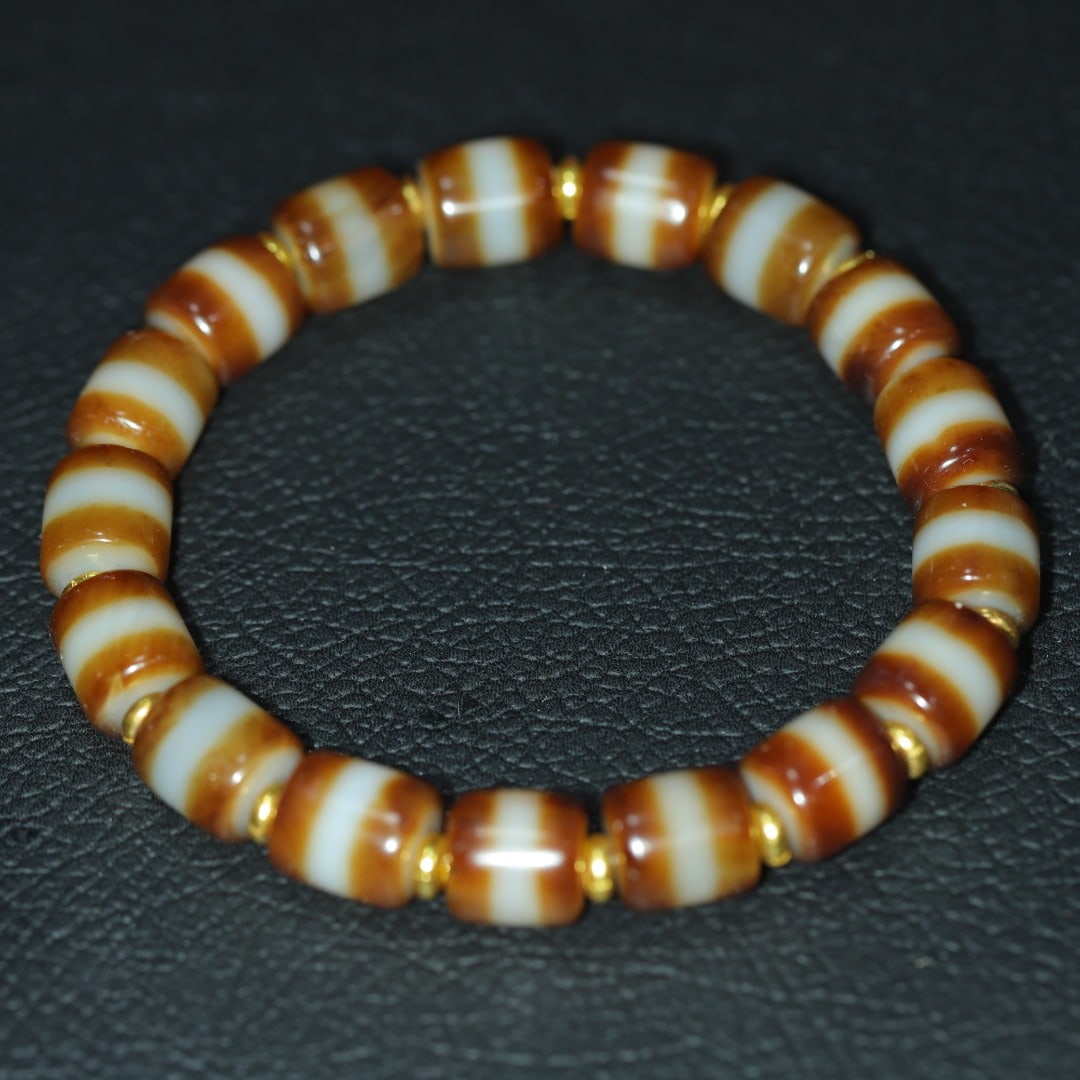An Exquisite Dzi Bead Bracelets - 4