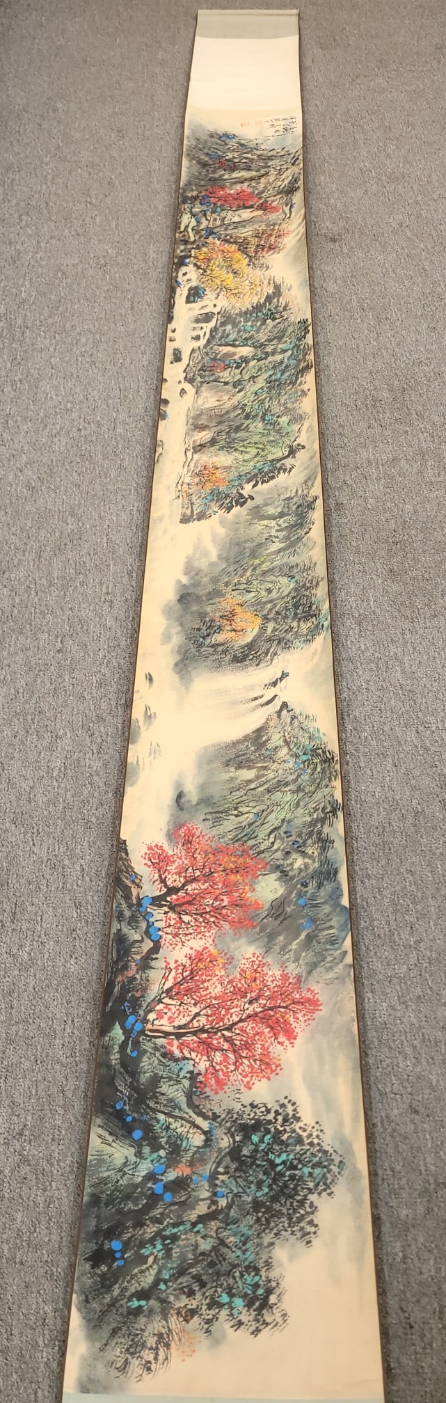 A Chinese Hand Scroll Ink Painting of Landscape on Paper: A Chinese Hand Scroll Ink Painting of Landscape on Paper,Modern Time of China,Guan Shanyue,without frame size:35cmx323cm ??????????????,???,???