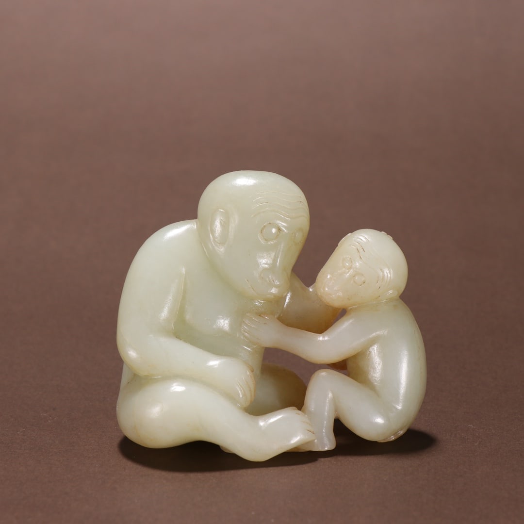 A Exquisite Hotan Jade Monkey Ornament: A Exquisite Hotan Jade Monkey Ornament,Qing Dynasty, China,Size:6.8cmx7.4cm,Weight:195.8g ??????,????