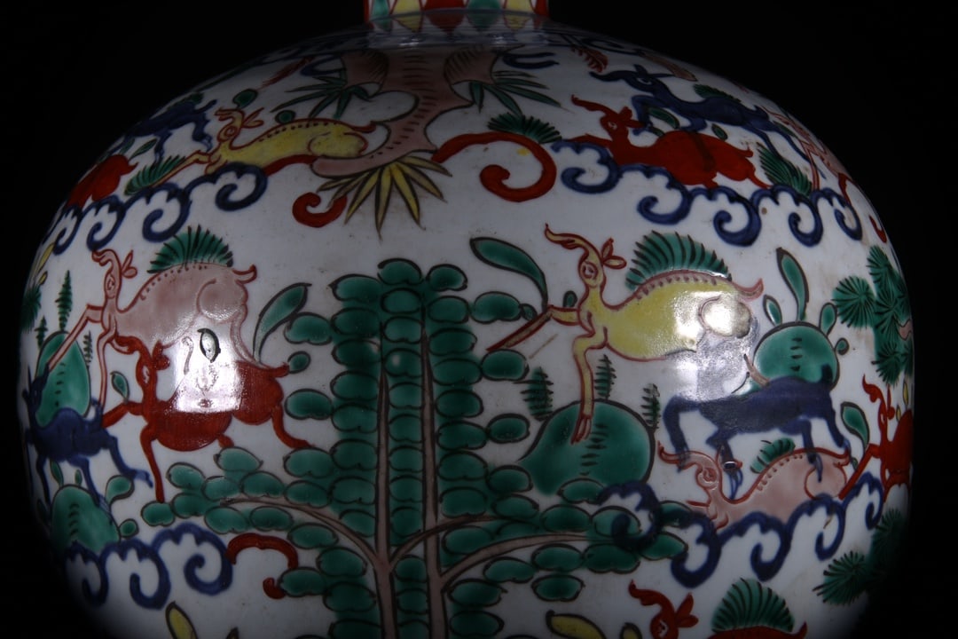 Doucai Deer Pattern Vase - 2